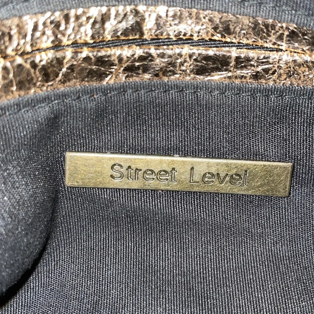 Street Level Gold Metallic Wristlet Clutch or make-up Pouch. - Picture 4 of 4
